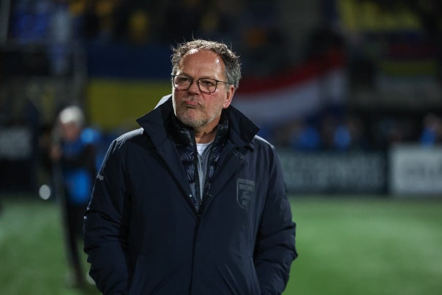 Cambuurtrainer Henk de Jong: “We moeten de play-offs halen. Wedstrijd tegen Jong PSV daarom erg belangrijk”