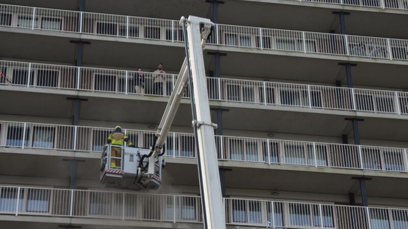 Rookontwikkeling bij brand in flatwoning aan de Eikenstraat in Leeuwarden