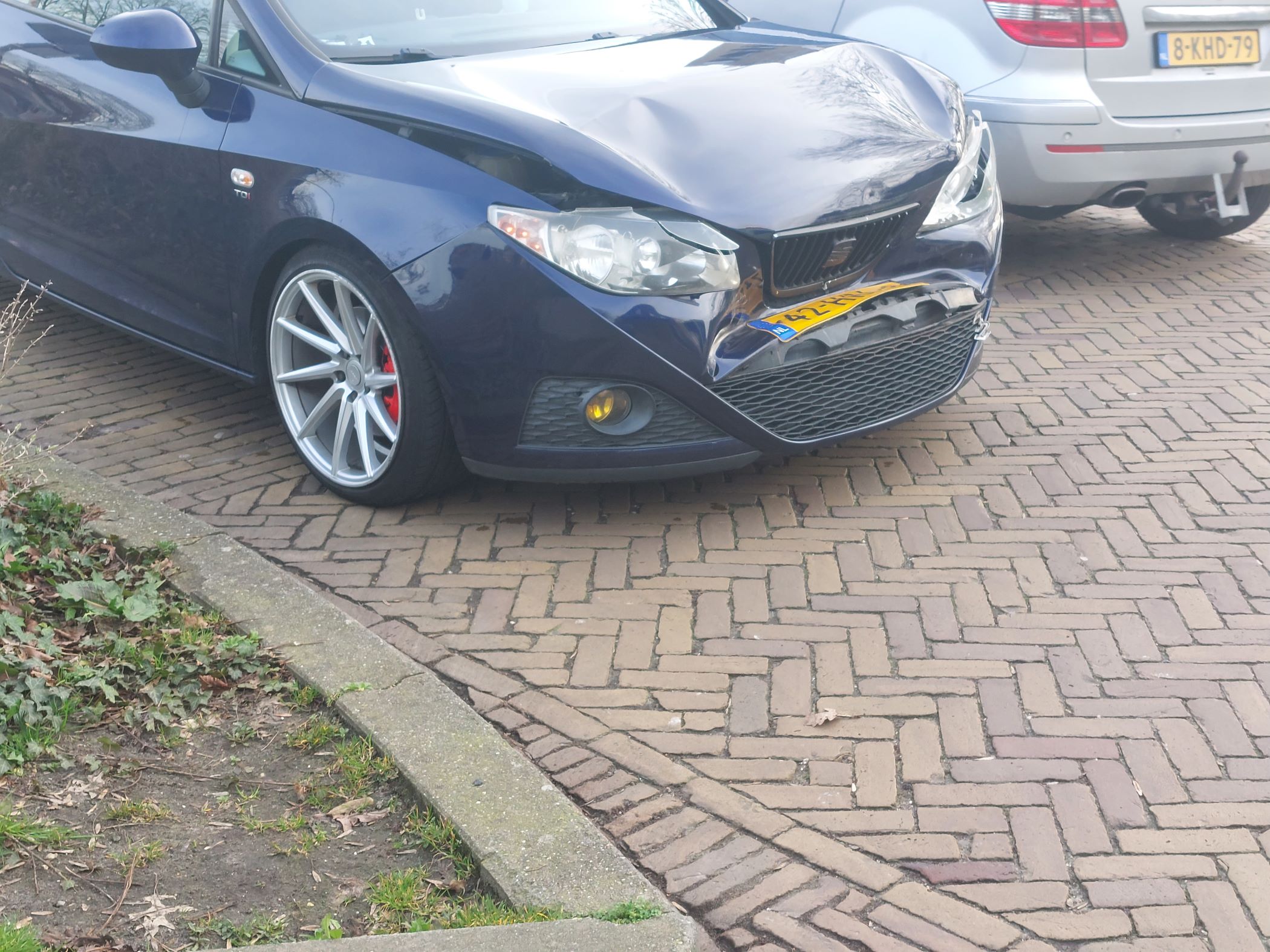 Lesauto betrokken bij kop-staartbotsing in Leeuwarden