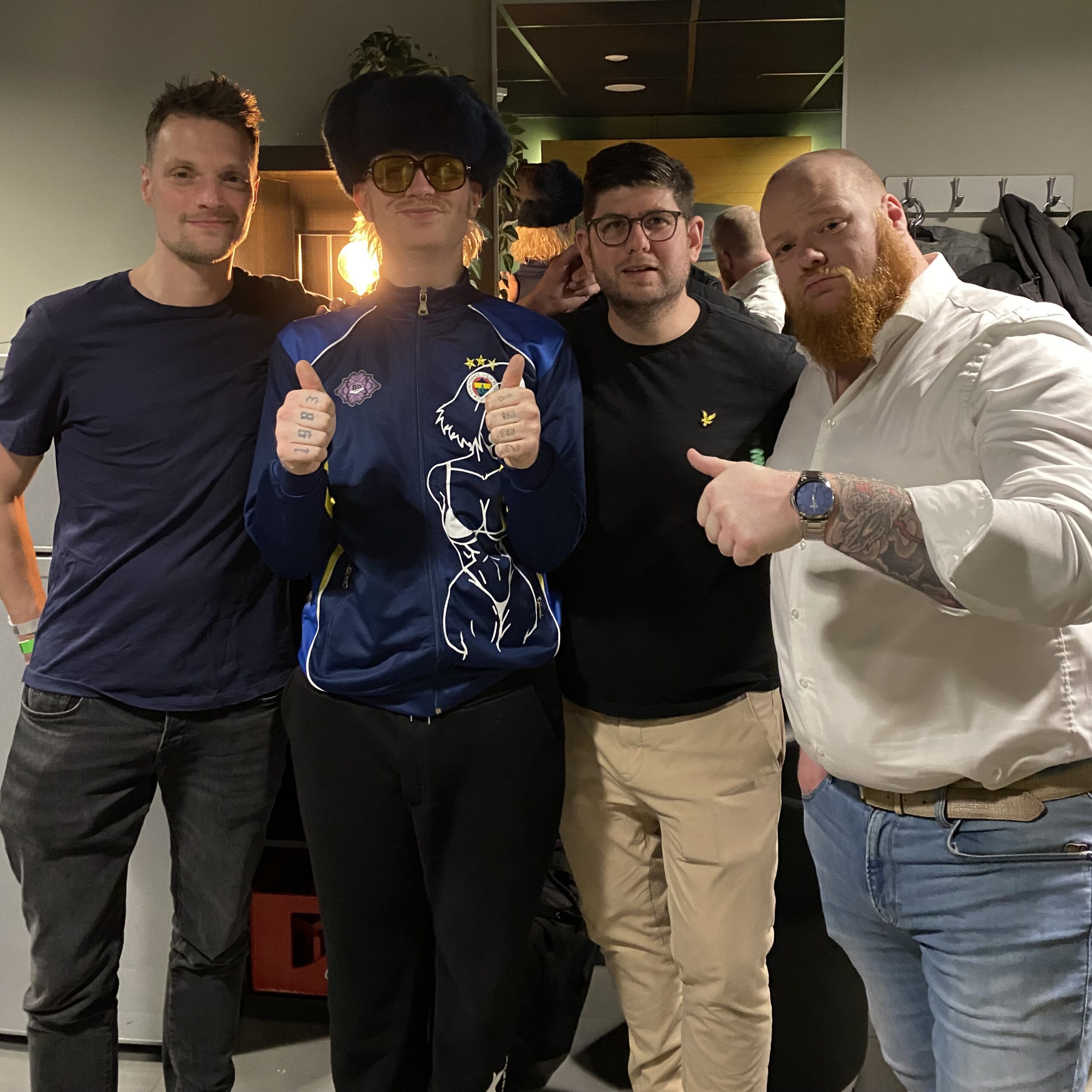 Joost Klein speelt sterren van de hemel bij eerste live optreden Europapa