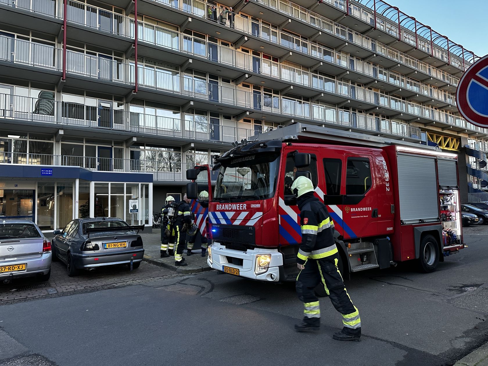 Brandweer rukt uit vanwege rookoverlast door barbecue op balkon in Leeuwarden