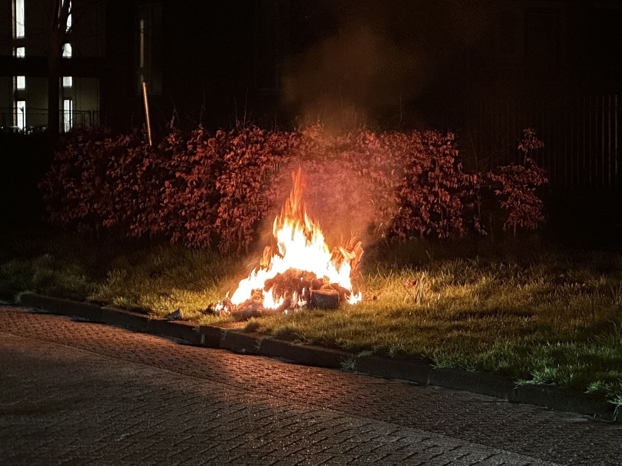 Brandweer blust twee buitenbranden in Leeuwarden