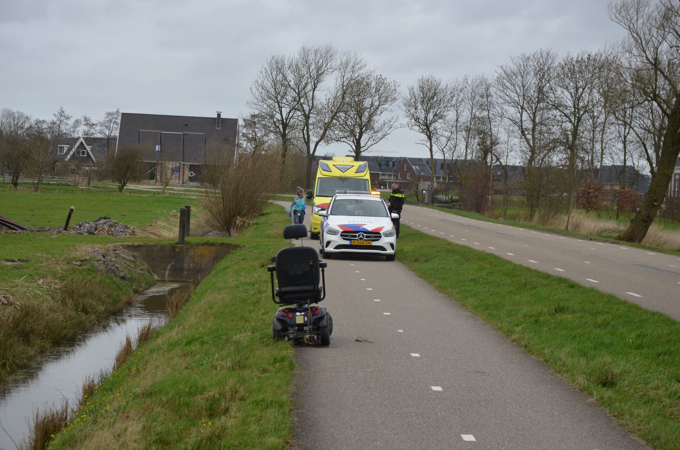Persoon in scootmobiel raakt te water in Leeuwarden
