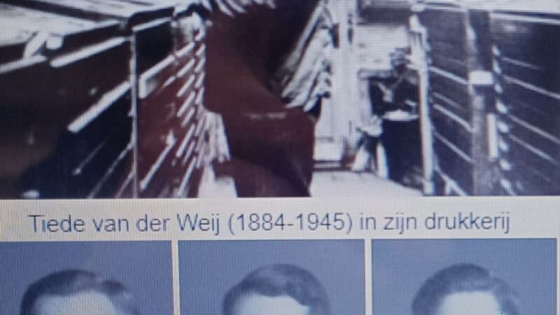 Onthulling plaquette op de Schrans te Leeuwarden voor in WOII omgekomen Tiede, Pieter, Sjouke en Theun Van der Weij