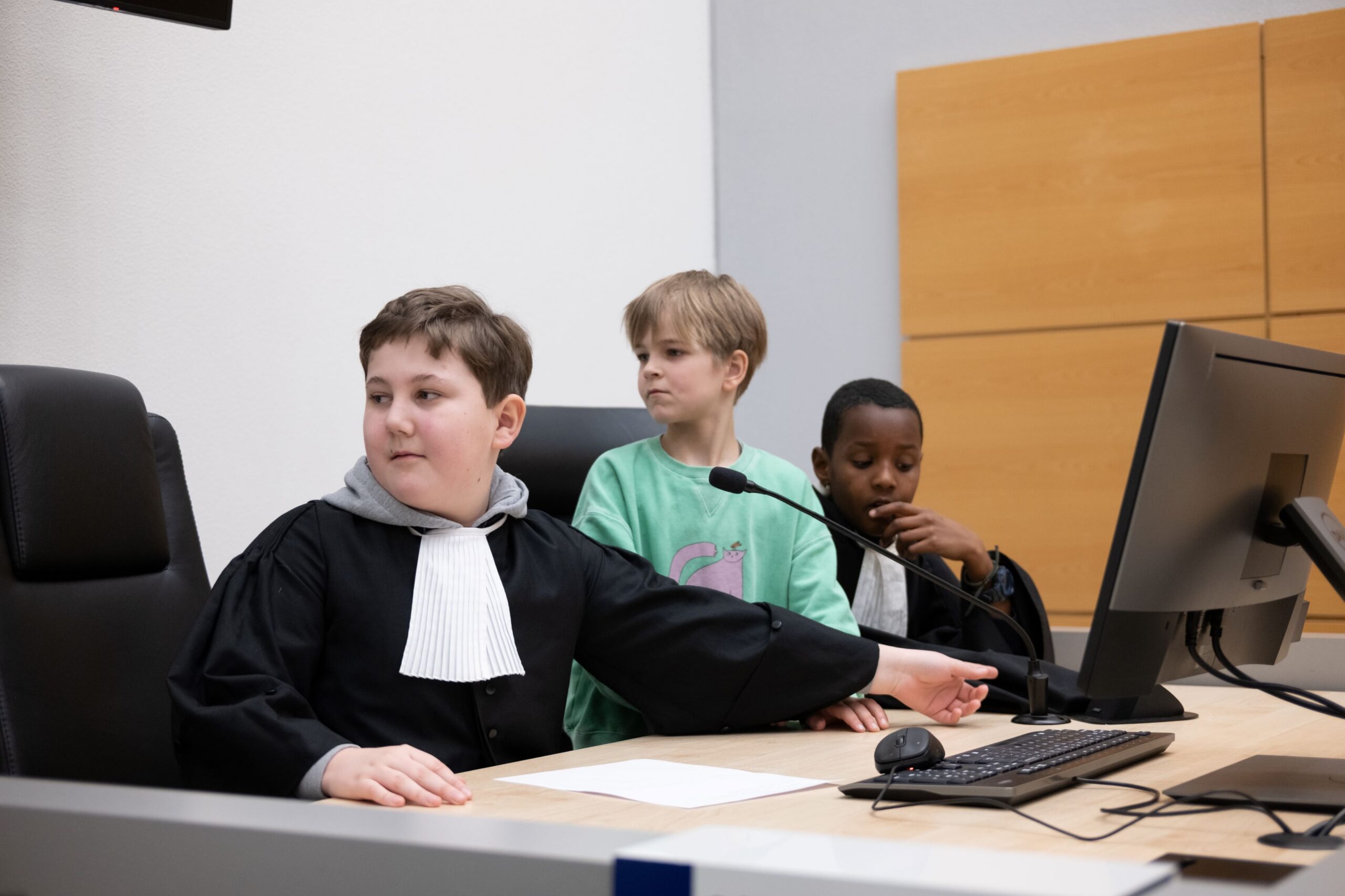 Leerlingen Weekendscholen rechter en advocaat bij rechtbank Noord-Nederland