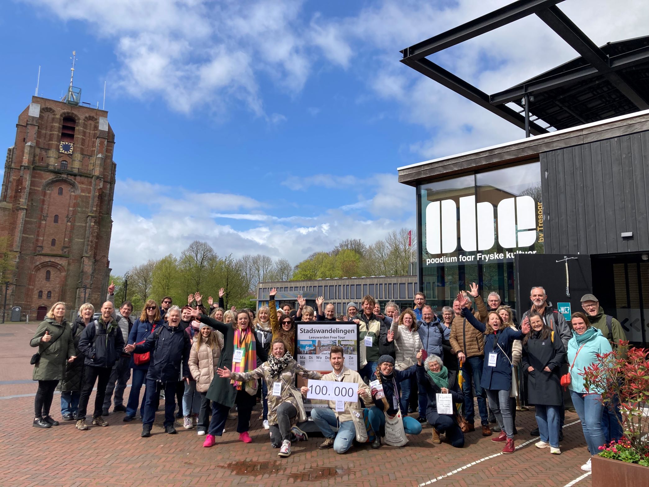 100.000ste bezoeker bij stadswandelingen van A Guide to Leeuwarden