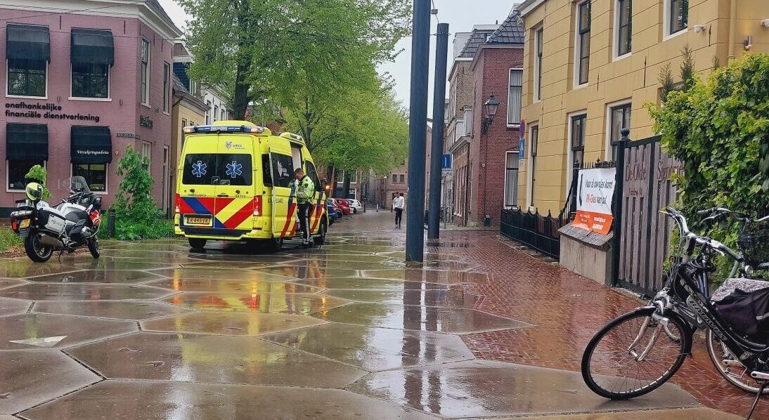 Fietser lichtgewond bij aanrijding in Leeuwarden