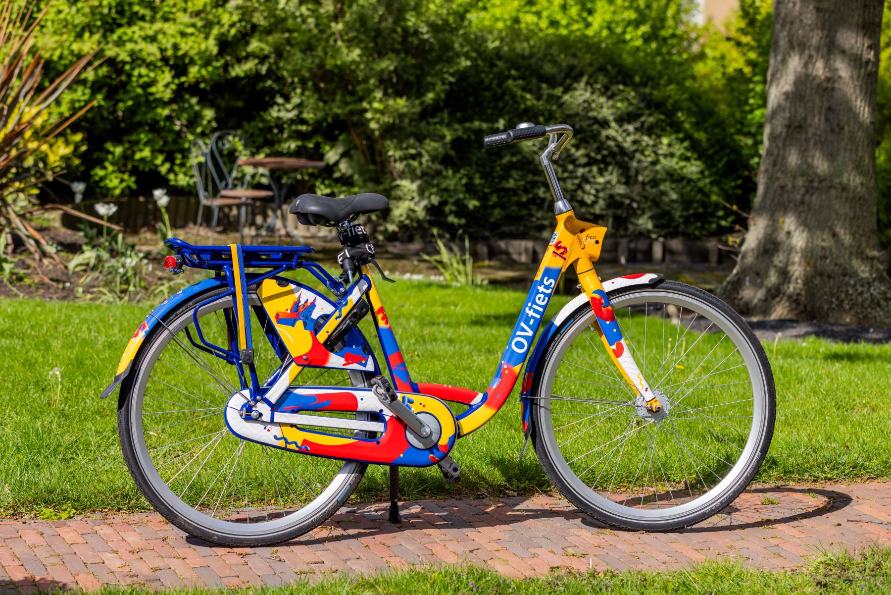 Speciale Friese OV-fiets gepresenteerd op station Leeuwarden