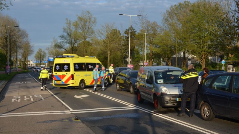 Kettingbotsing bij verkeerslichten op Aldlânsdyk in Leeuwarden