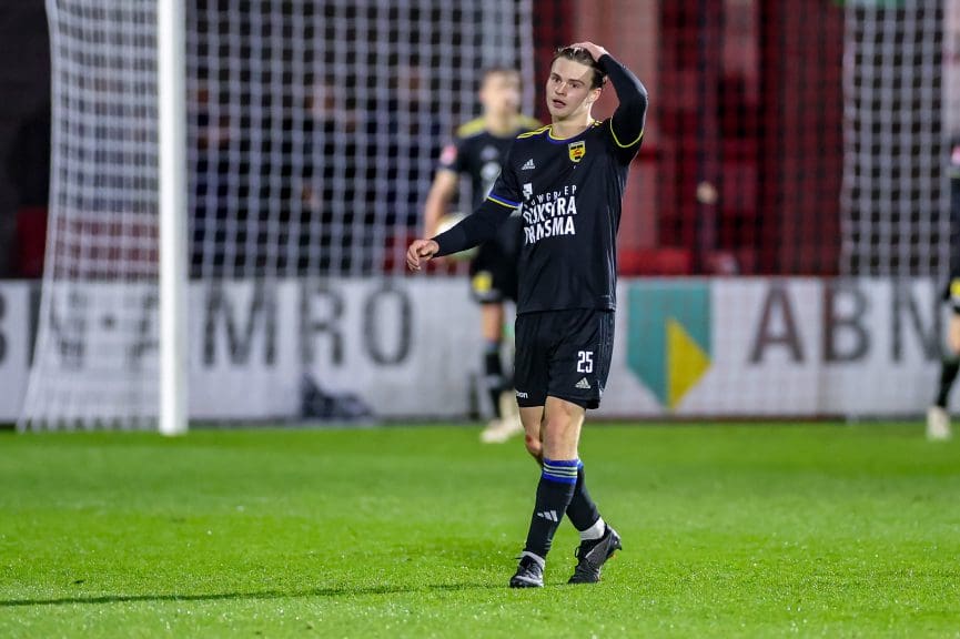Cambuur verliest de play-offs uit het vizier na nederlaag tegen Jong Ajax