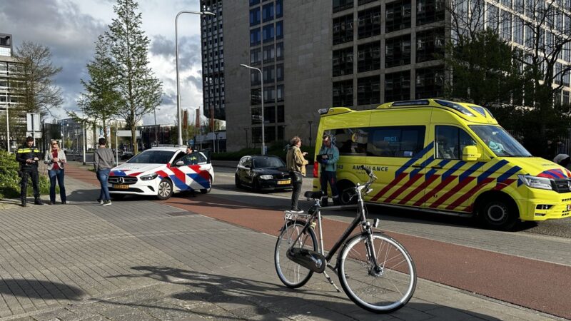 Fietsster en automobiliste met elkaar in botsing in Leeuwarden