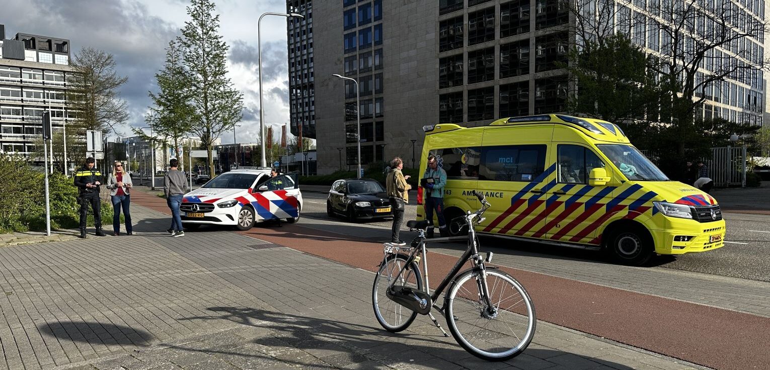 Fietsster en automobiliste met elkaar in botsing in Leeuwarden