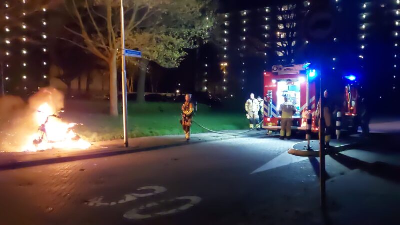 Deelscooter volledig uitgebrand in Leeuwarden
