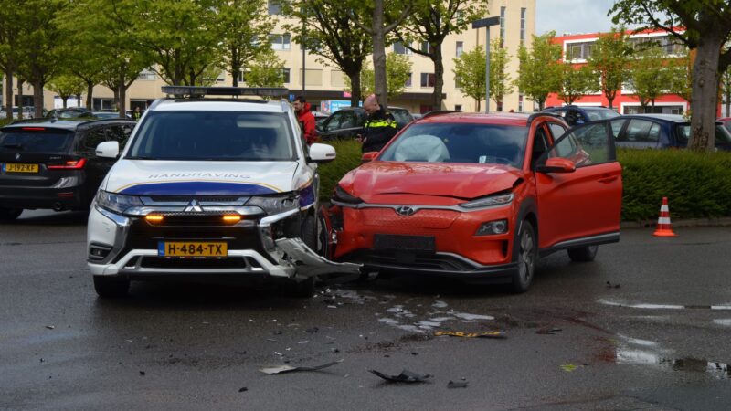 Handhavers betrokken bij auto-ongeluk in Leeuwarden