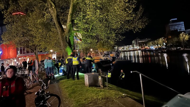 Grote zoekactie naar drenkeling in de Wester Stadsgracht te Leeuwarden