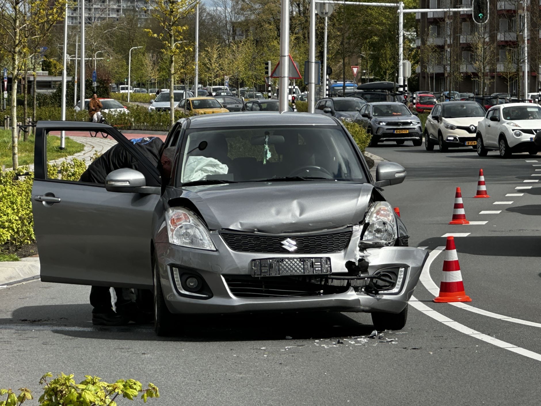 Veel schade en verkeersoverlast bij kop-staartbotsing in Leeuwarden