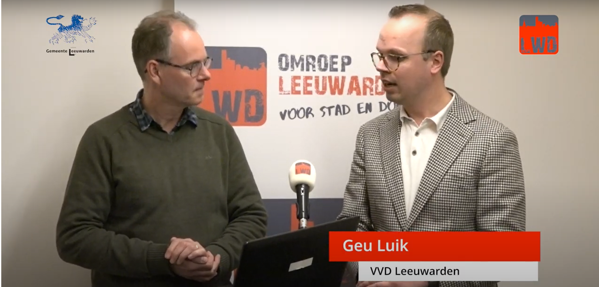 VIDEO – In gesprek met raadsleden Magré (D66) over beter betrekken jeugd bij jeugdzorg en Luik (VVD) over de toekomst van mobiliteit in Leeuwarden