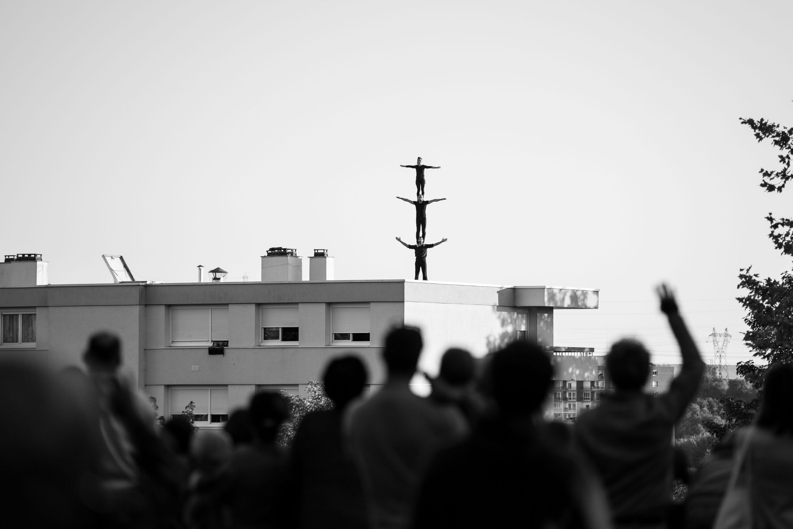 Franse topacrobaten van Compagnie XY verrassen Leeuwarden met adembenemende stunts