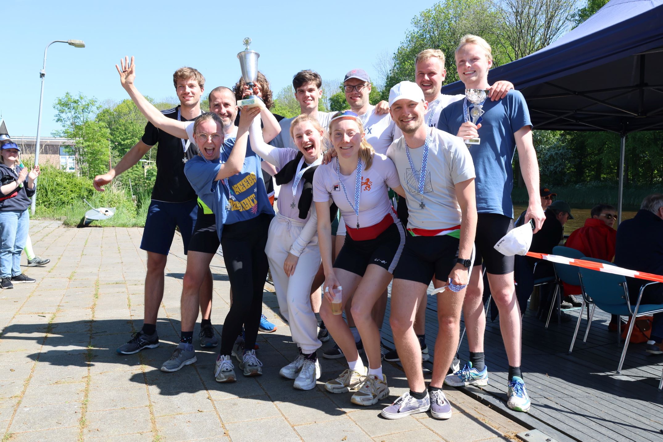 Team Droom GROOT van LRV Wetterwille wint 38e elfstedenroeimarathon