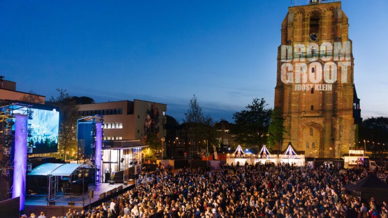 8000 fans steken Joost hart onder de riem op Europaparty in Leeuwarden