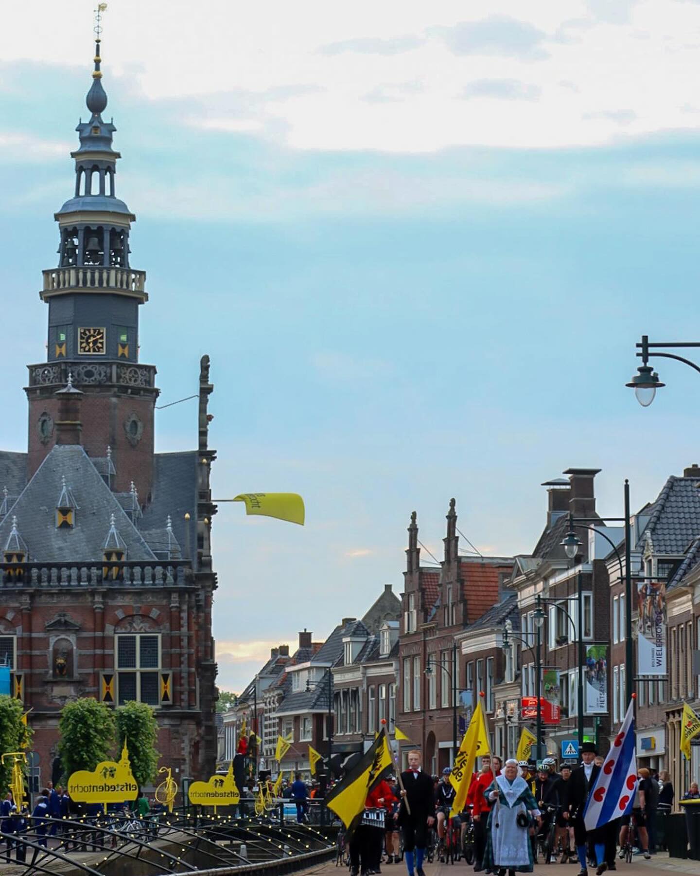 13.740 deelnemers Fiets Elfstedentocht van start