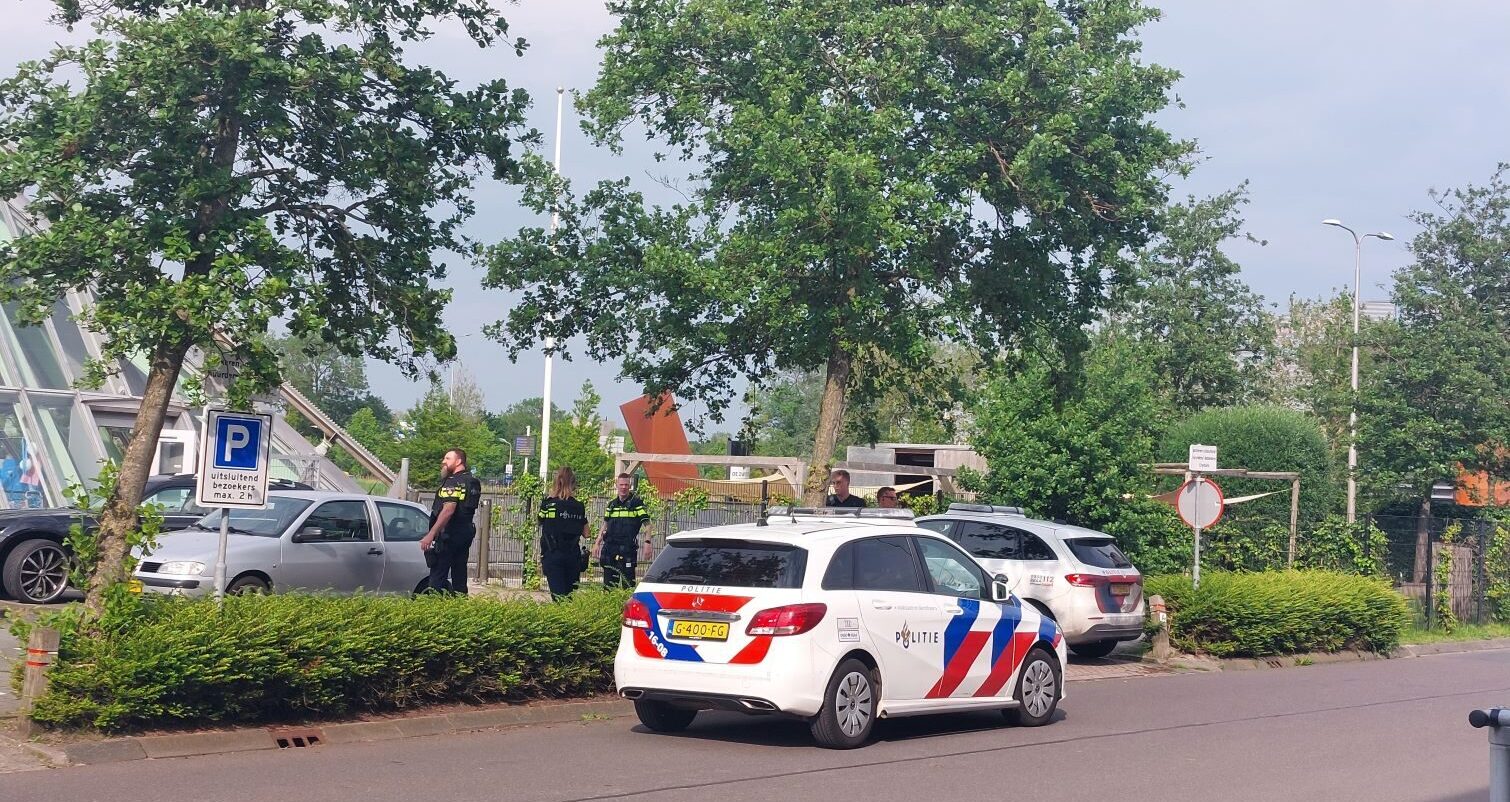 Politie massaal aanwezig bij incident in kinderopvang in Crystallic te Leeuwarden