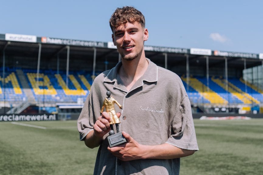 Cambuuraanvaller Milan Smit wint Gouden Badjas voor topscorer van de KNVB Beker