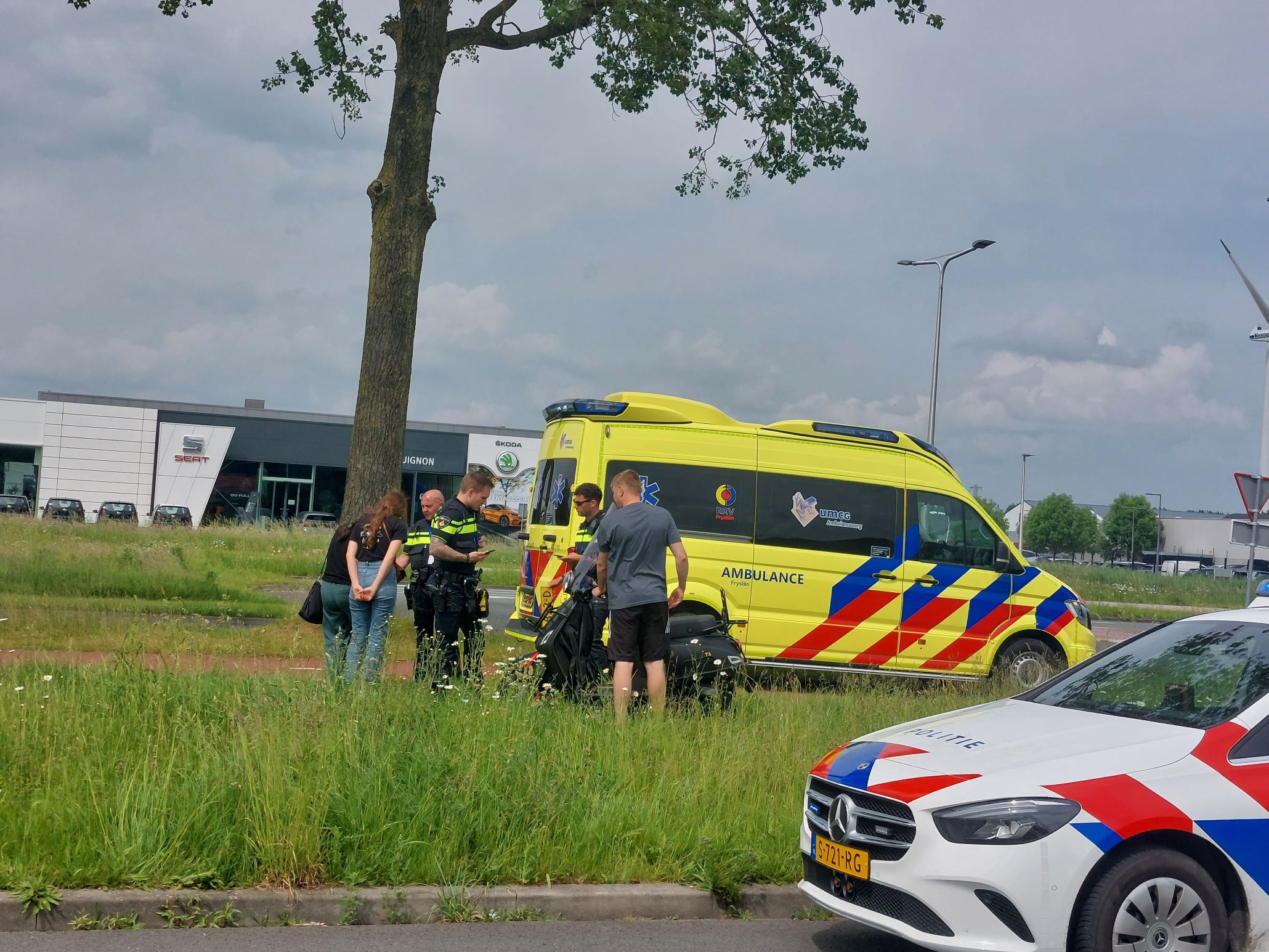 Overstekende scooterrijder aangereden in Leeuwarden