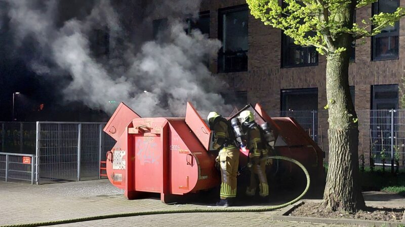Weer container in brand in Leeuwarden