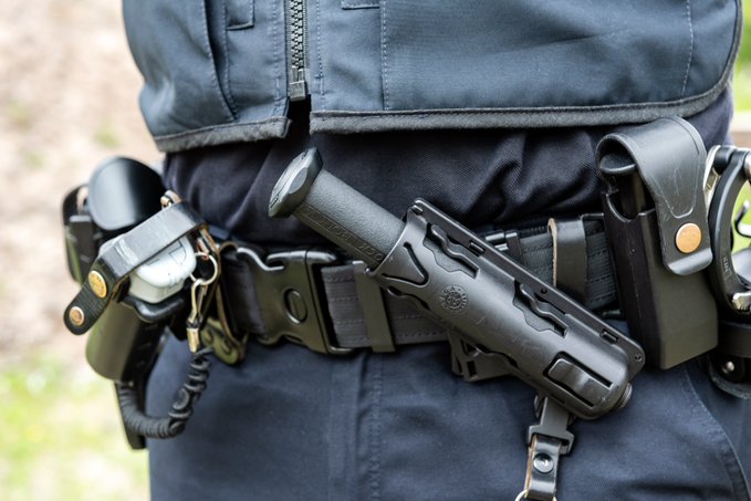 Politie pakt slapende insluiper op in caravan kermisexploitant in Leeuwarden.