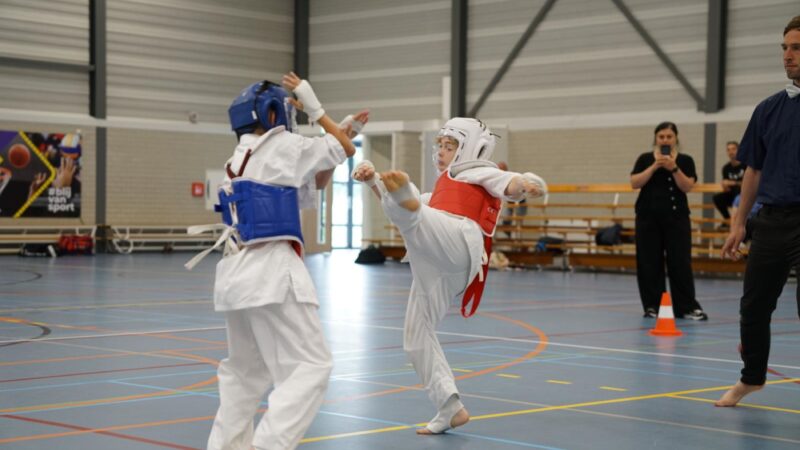 Geslaagde karate-examens van karatevereniging Iryoku, zwarte band voor Marije Sijtsma
