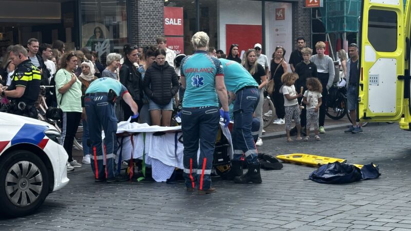 Fietser gewond bij aanrijding met scooterrijder in Leeuwarden