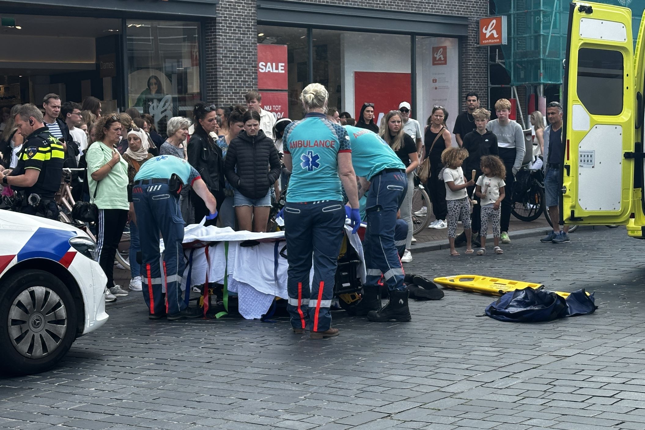 Fietser gewond bij aanrijding met scooterrijder in Leeuwarden