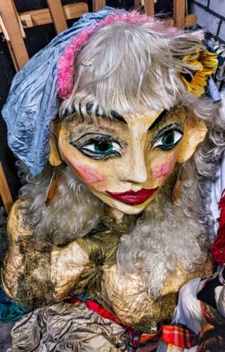 “LYTS POPKE”: een ode aan ‘Theater Interaktie’ in kleinste museum van Fryslân in Koarnjum