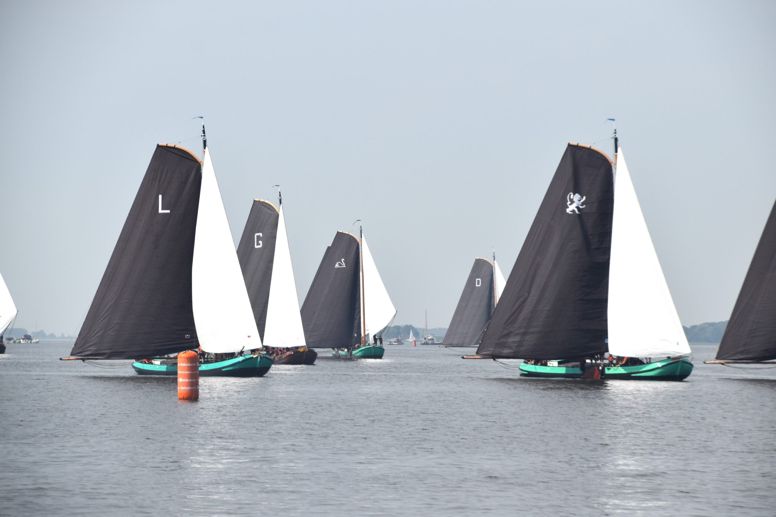 De Lemmer naar derde dagzege op inhaalwedstrijd