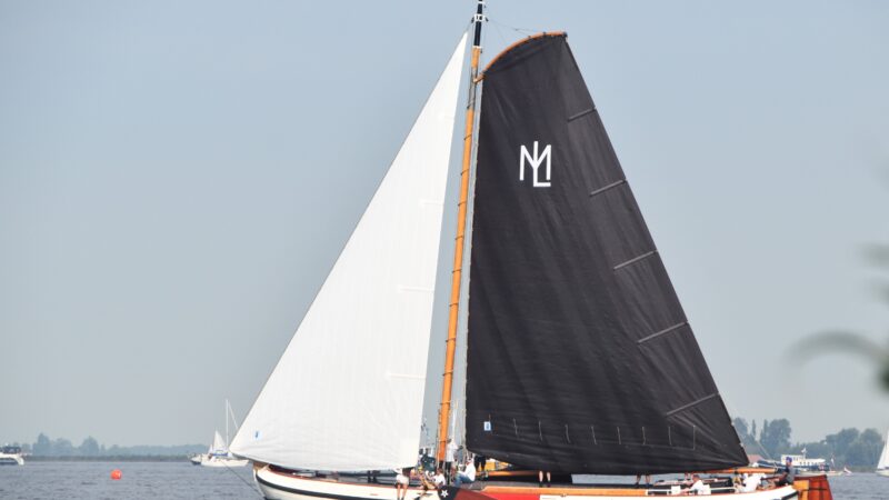 Groots afscheid voor schipper Johannes Meeter Doarp Huzum, Grou kampioen