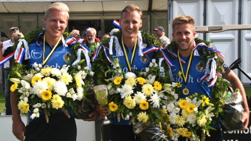 Audio: Nummer twaalf voor trio van Zwieten. Gedenkteken Ids Jousma onthult