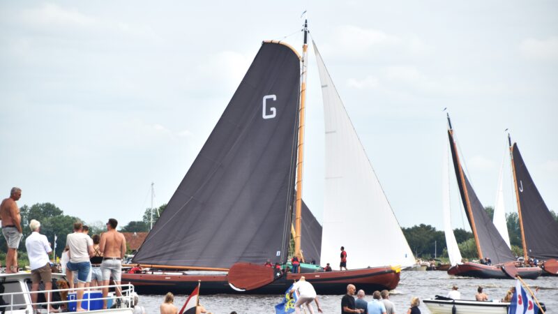 Skûtsje Doarp Grou wint eerste SKS-wedstrijd 2024