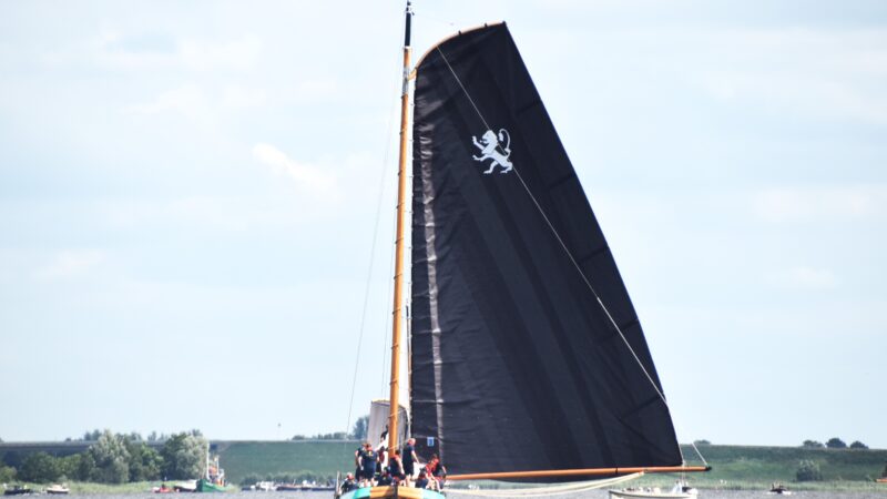 Leeuwarden naar tweede dagzege op slotdag Sneekermeer, Grou SKS-Kampioen