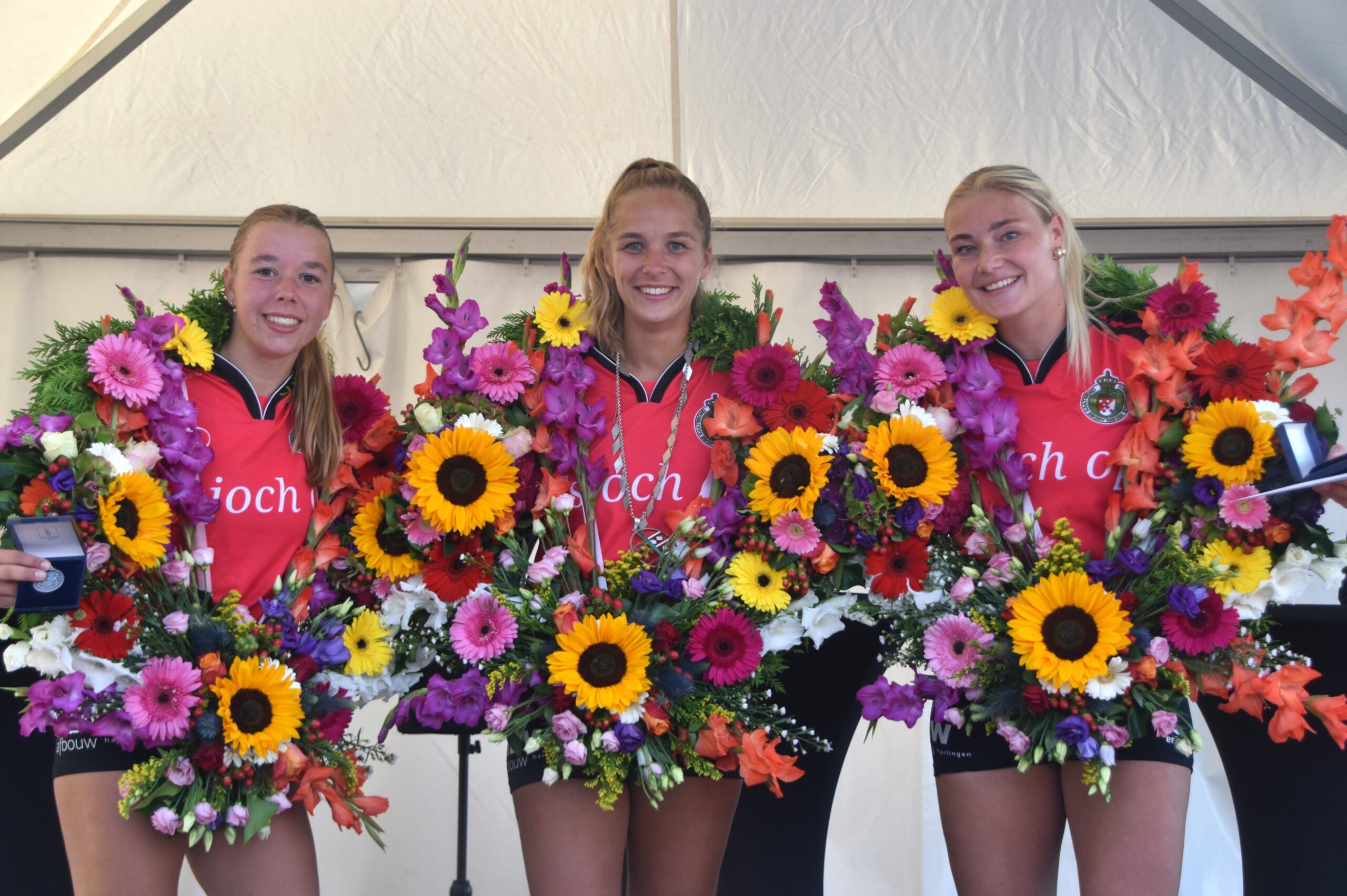 Favoriet trio Krol wint PC, Lycklama à Nijeholt de Wimpel