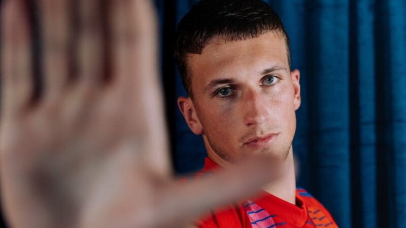 Keeper Brett Minnema tekent nieuw contract bij SC Cambuur