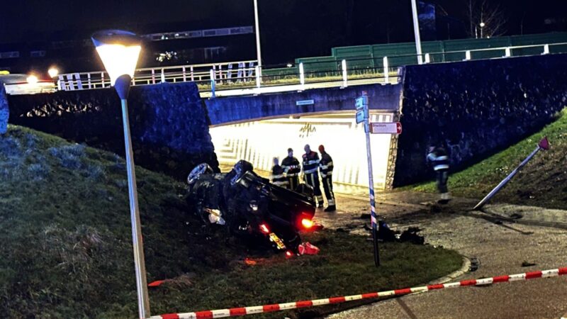 Justitie doet onderzoek naar agent die op auto schoot in Leeuwarden