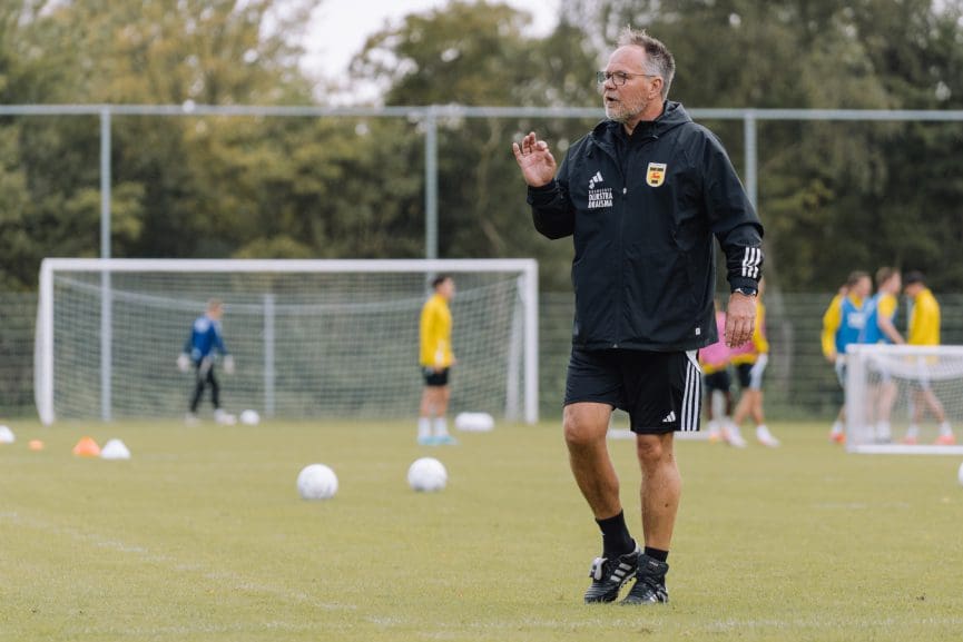 Henk de Jong: “We gaan naar Oss voor de drie punten, zo simpel is het”