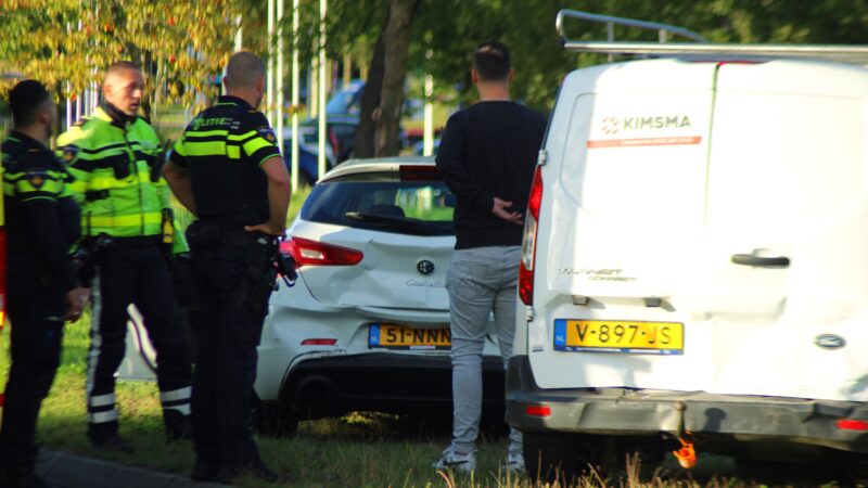 Kettingbotsing met vier auto’s en een bedrijfsbusje in Leeuwarden