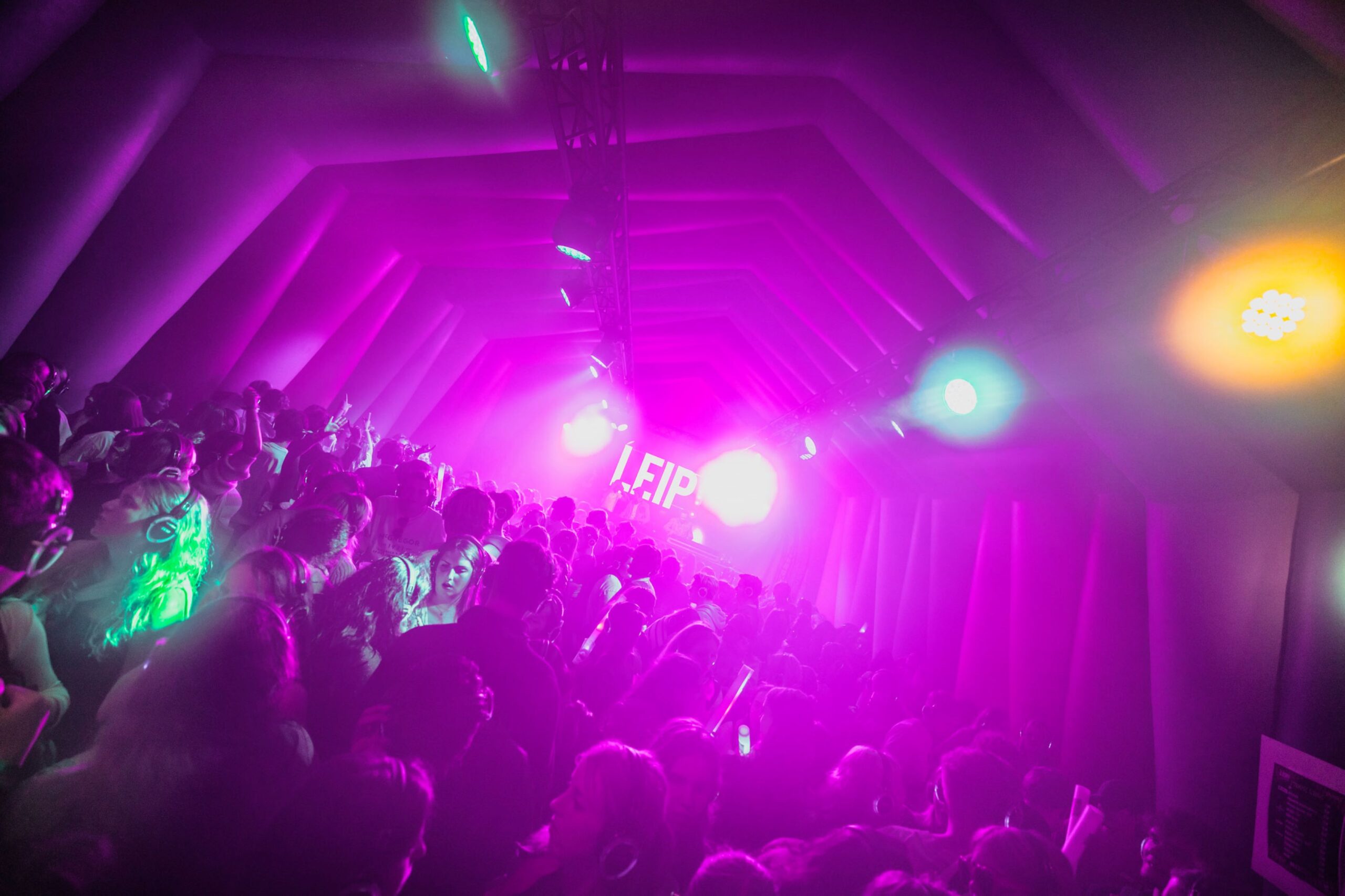 Studenten genieten van ondergrondse rave en festival vol verrassingen tijdens LEIP! 2024