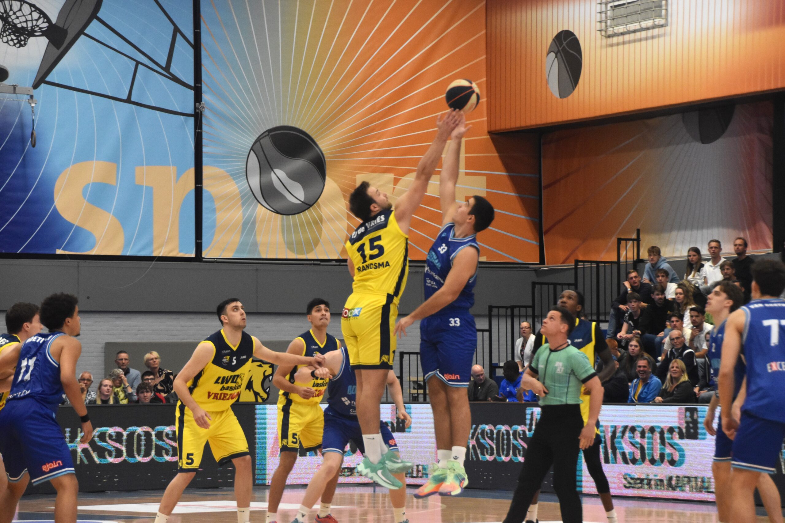 LWD Basket laat zich kaas van het brood eten tegen Donar