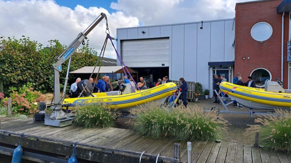 Nieuwe snelle rubberboten voor begeleiding zeilers met een beperking bij KWV Frisia Grou