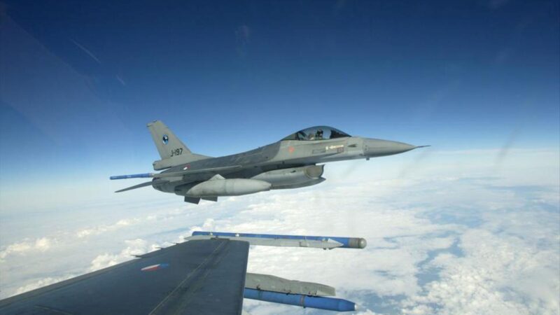 Afscheidsvlucht F-16 ook boven Leeuwarden