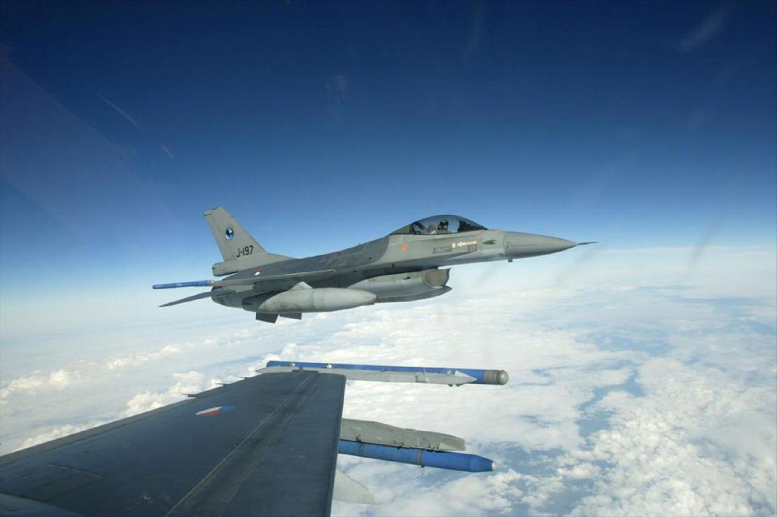 Afscheidsvlucht F-16 ook boven Leeuwarden