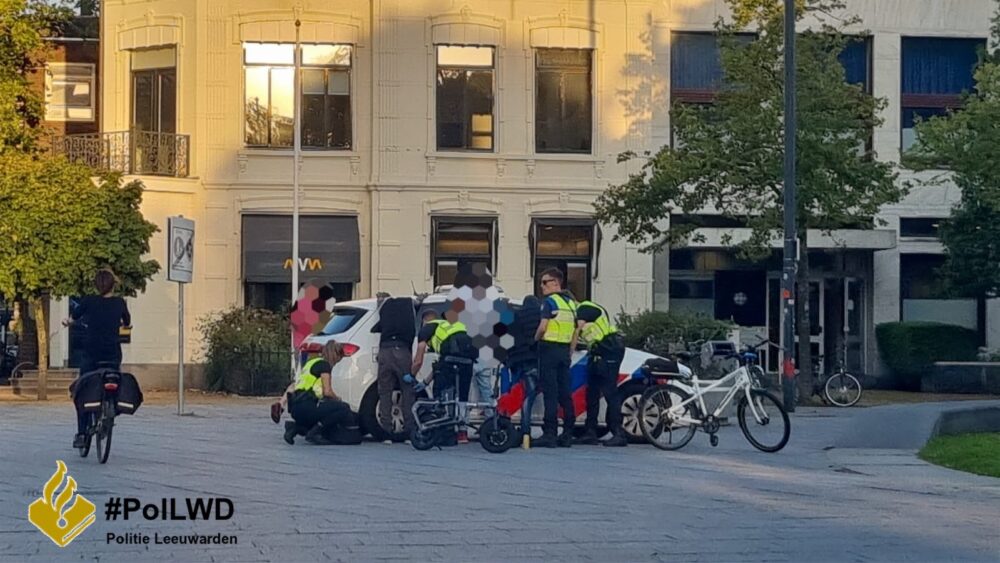 Fouilleringsactie politie: 11 messen, 1 boksbeugel, 2 stanleymessen in beslag genomen en 2 drugsdealers gepakt